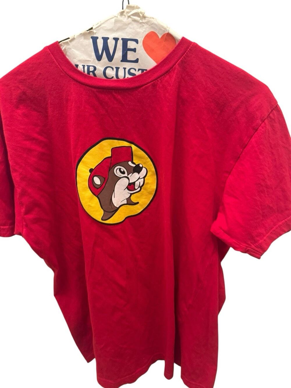 Buc-ee’s Bucees Gas Station Red Logo Graphic T-Shirt Tee Logo Shirt Medium